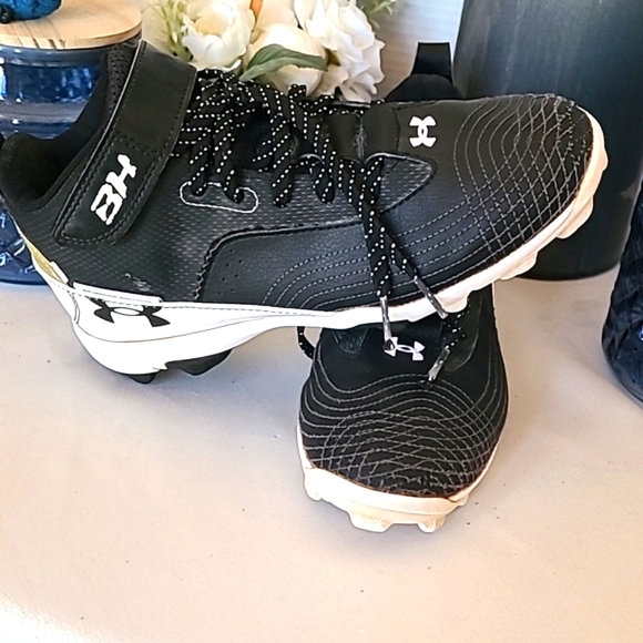 Under Armour Baseball Cleats - Picture 1 of 10